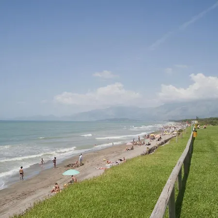 Belvilla By Oyo Villaggio C2 * Baia Domizia
